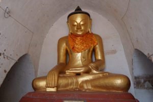 タビニュ寺院 仏像