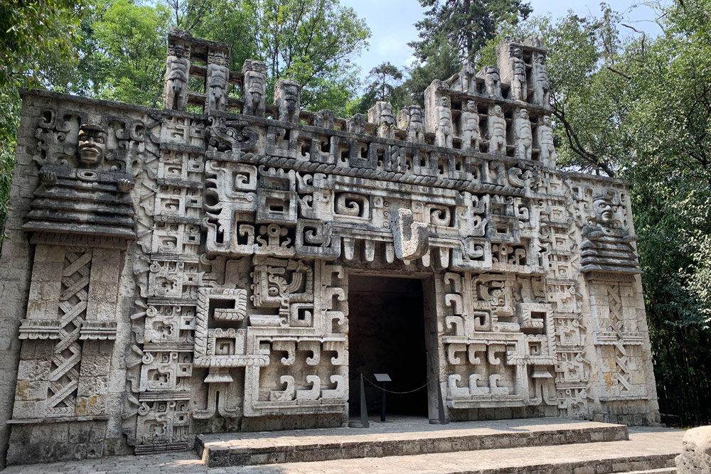 マヤ遺跡建築物の復元