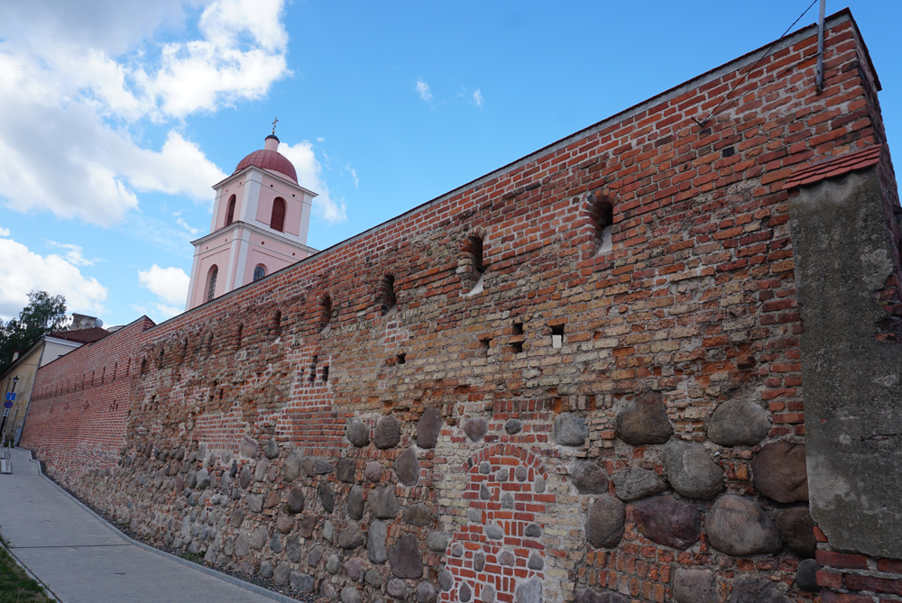 防壁近くの古い壁