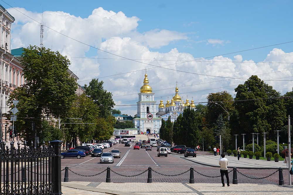 Sofiyivska Squareから聖ムィハイール黄金ドーム修道院