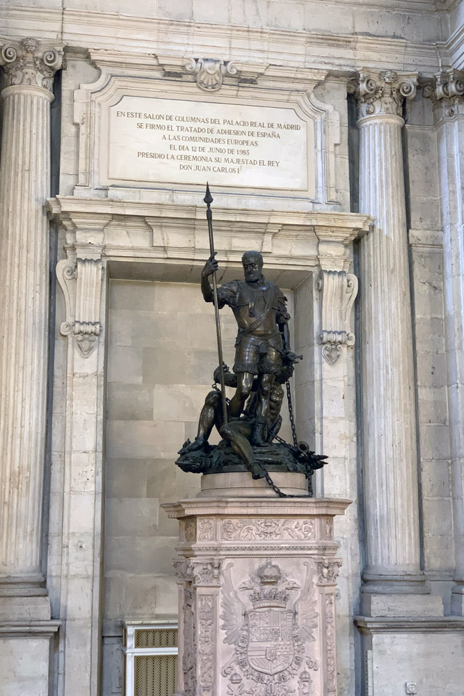 カール5世の像