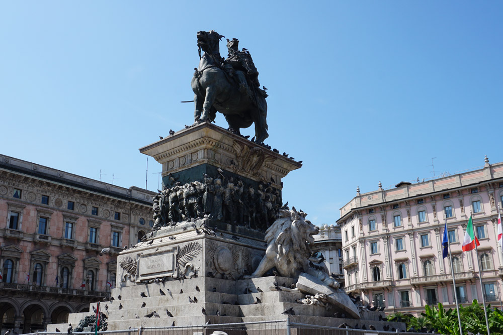 ヴィットリオ・エマヌエール二世の銅像